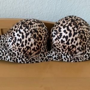 Victoria Secret Bra… Never worn but no tags attached